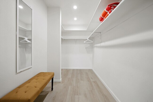 Building Photo - 40985 La Costa Cir W