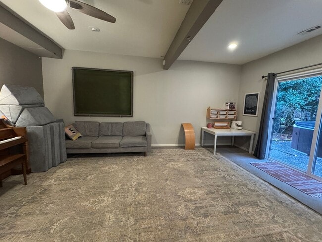 Building Photo - 3bd/3ba Edmonds Home