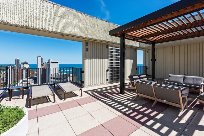 Building Photo - 100 E Bellevue Pl