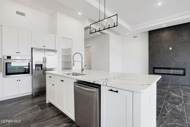 Building Photo - 921 Ada Ln