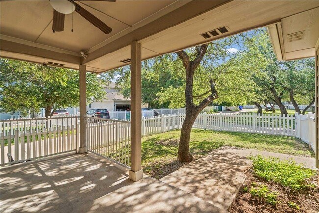 Building Photo - 317 Bandstand Ln