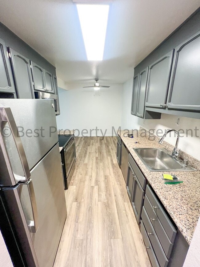 Primary Photo - Cozy 2 Bedrooms; 1 Bathroom Condo in Warm ...