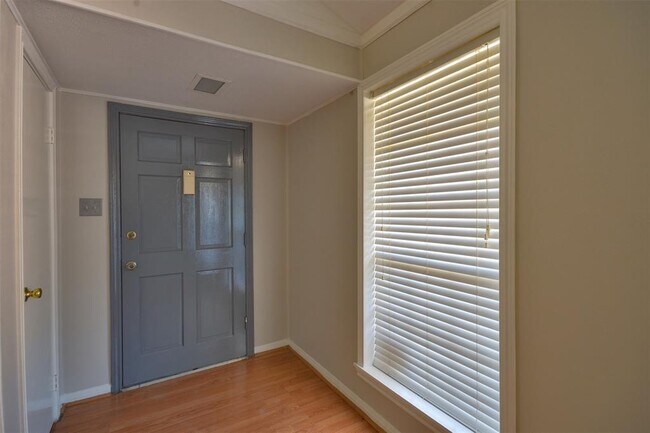 Building Photo - 3938 Forest Bluff Dr