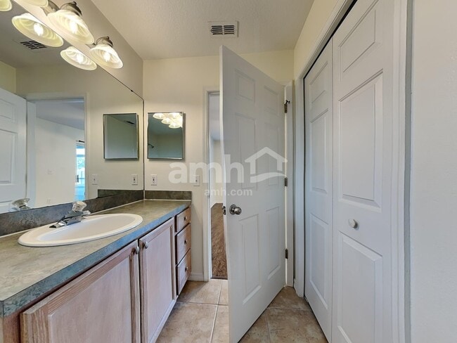 Building Photo - 1621 Christa Ct