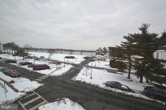 Building Photo - 201 York St