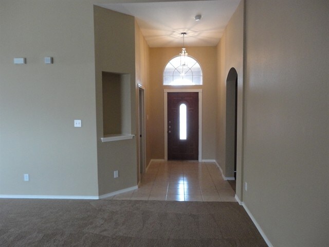 Building Photo - 2104 Priscella Dr