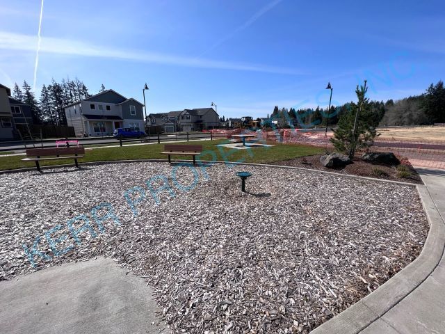 Building Photo - FREE RENT! Spacious 4-Bedroom Home in Happ...