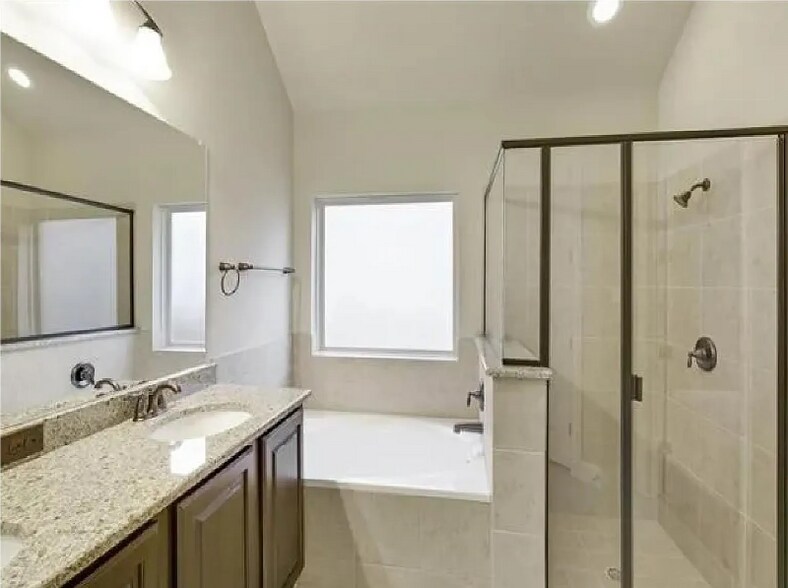 Building Photo - 10632 Helen Dr