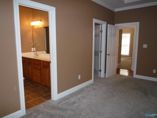Building Photo - 16656 Bellewood Dr