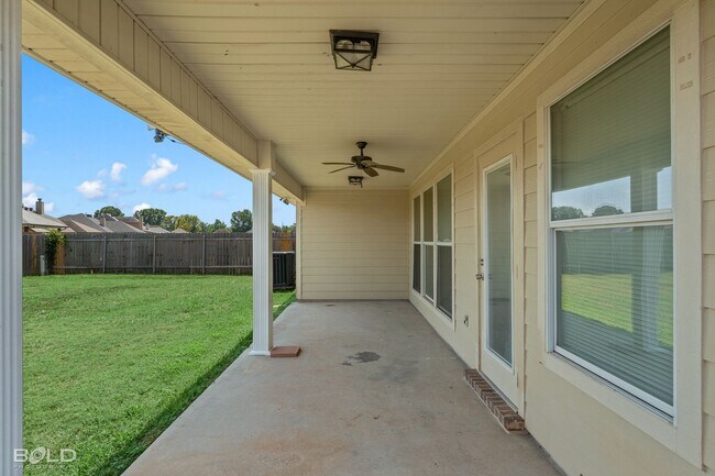 Building Photo - 521 Linnhurst Dr