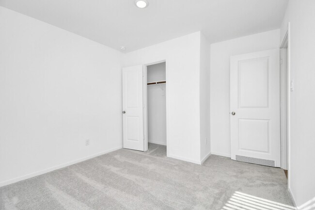 Building Photo - 1615 Windrose Bnd