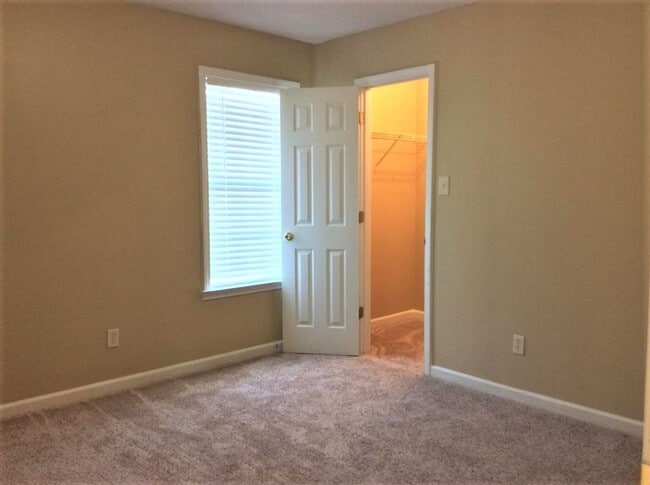Building Photo - 3BD/2BA Home in Bartlett. Pets Welcome!