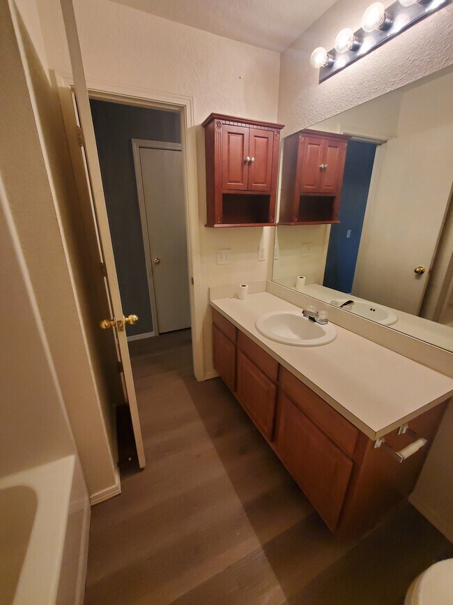 Building Photo - 9200 Checkerbloom Dr