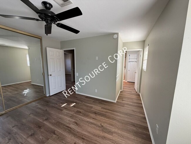 Building Photo - 2 Bedroom/2.5 Bathroom Two Story Town Home...