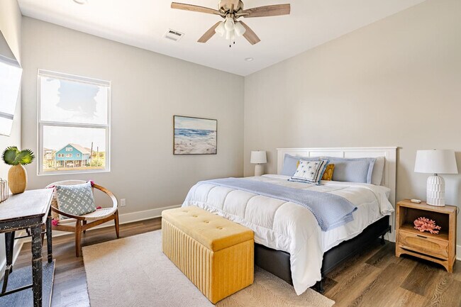 Building Photo - 804 1/2 Johnson Crawford Circle-SI ID1264805P