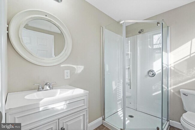 Building Photo - 923 N Main St