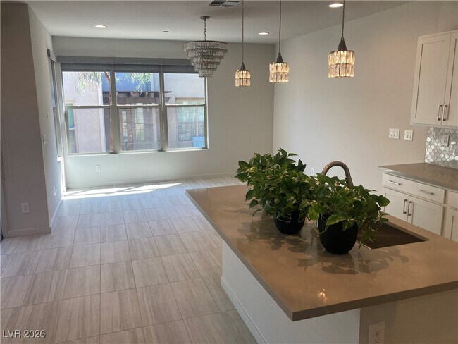 Building Photo - 1247 Rock Hls St