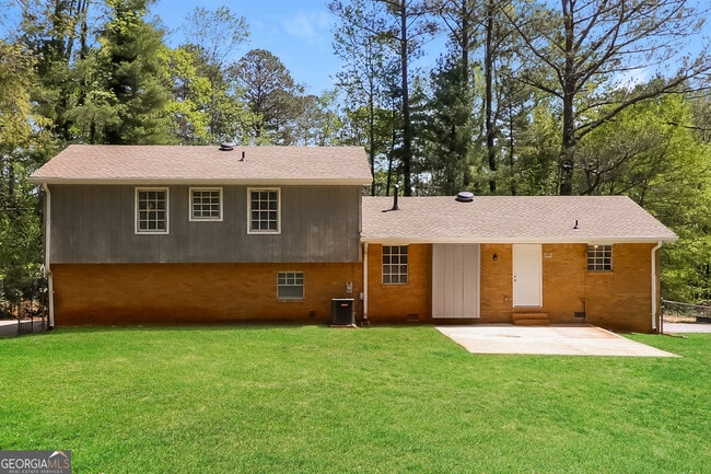 Building Photo - 2255 Kings Forest Dr SE