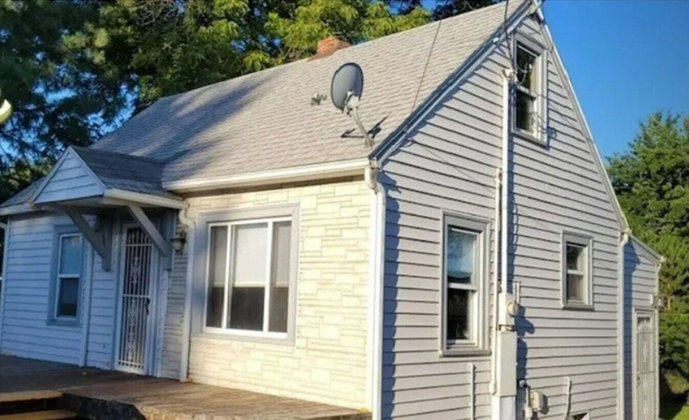Building Photo - 605 W Whitman Dr