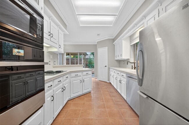 Building Photo - 901 Longmire Rd