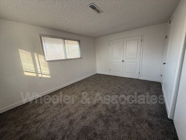 Building Photo - 546 E 450 S