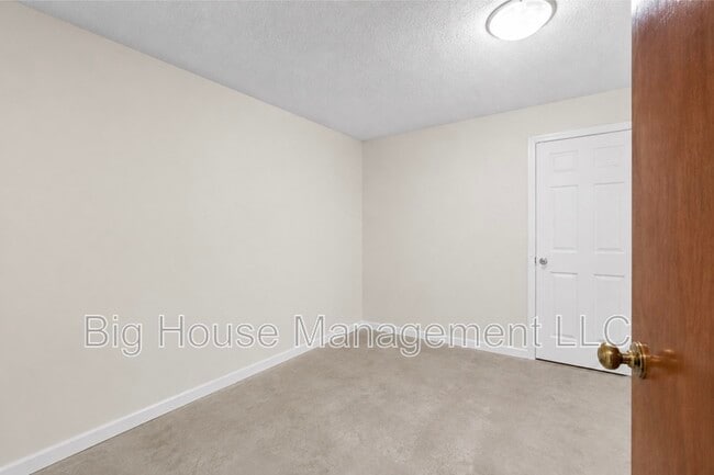 Building Photo - 1155 Old Linden Rd