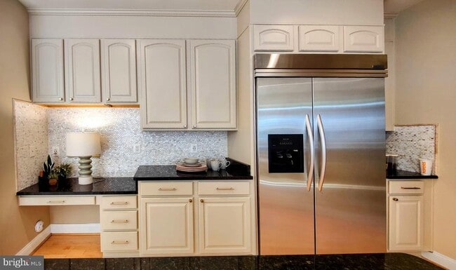 Building Photo - 1445 Mayhurst Blvd