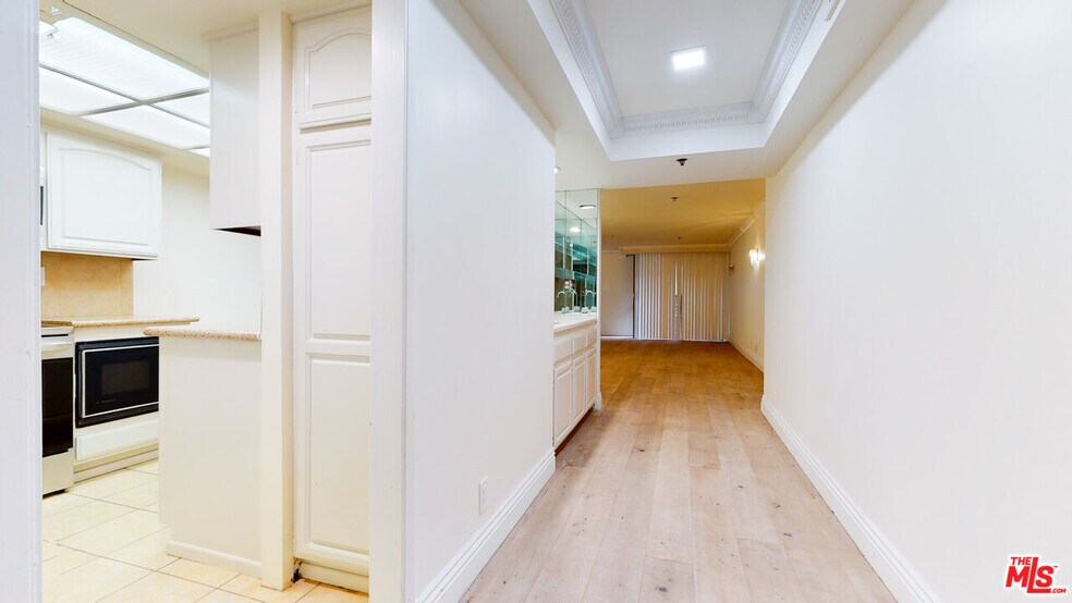 Building Photo - 10660 Wilshire Blvd