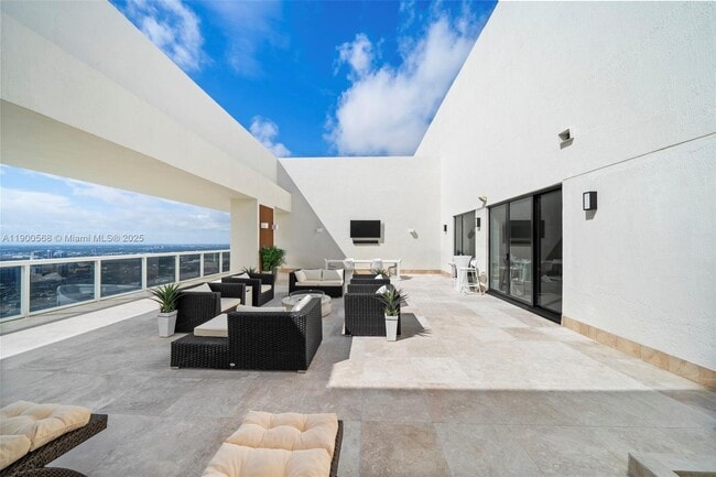 Building Photo - 1830 S Ocean Dr