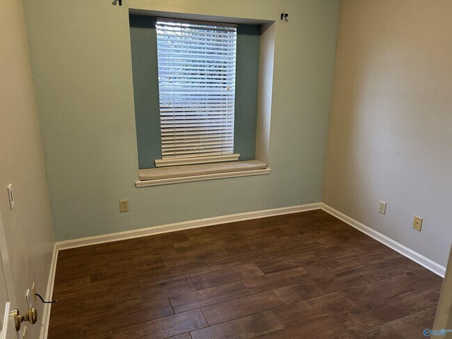 Building Photo - 105 Browns Ridge Ln