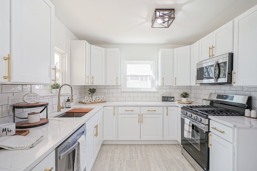 Building Photo - 311 Oakwood Dr