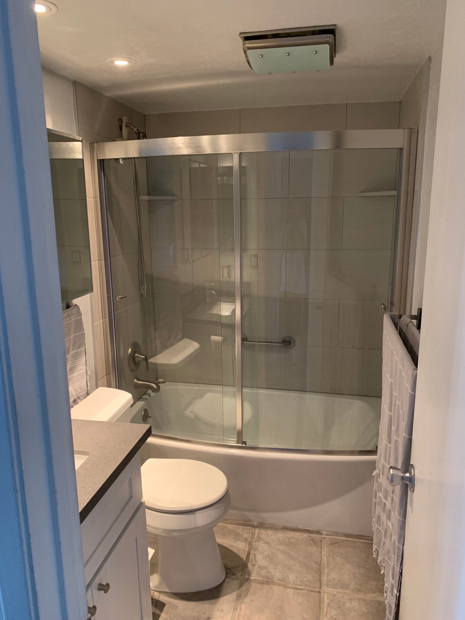 Bathroom - 4062 Georgia St