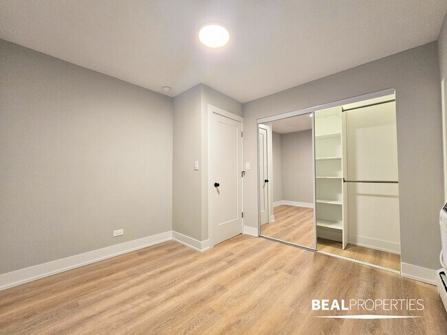 Building Photo - 553 W Stratford Pl