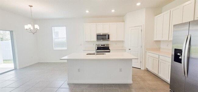 Building Photo - 413 Silver Palm Dr