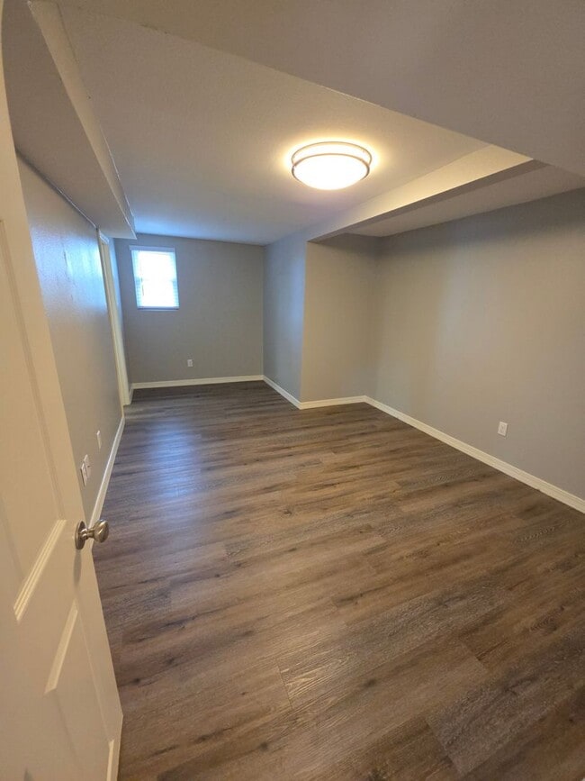 Building Photo - 709 W 13th St