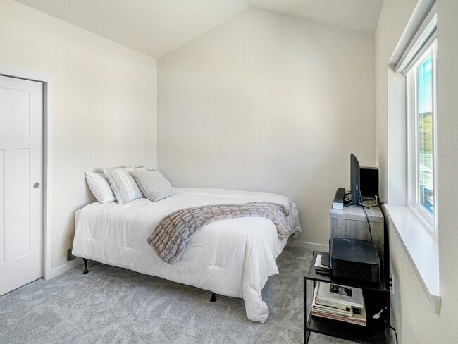 Building Photo - 5707 Villa Lorenzo Dr