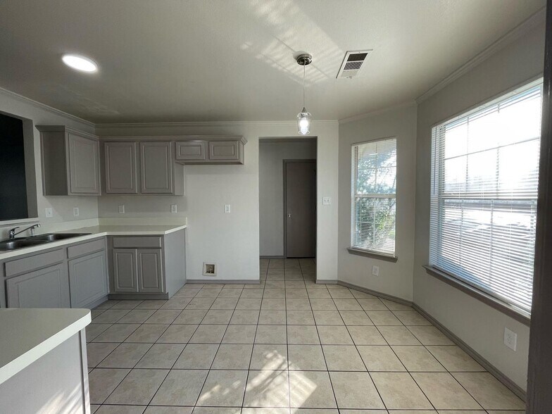 Building Photo - 4102 Opal Ave