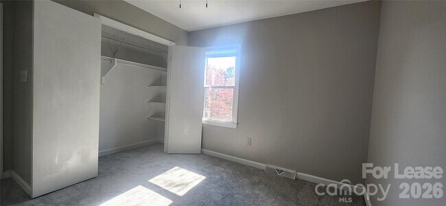 Building Photo - 2015 Glouchester Cir