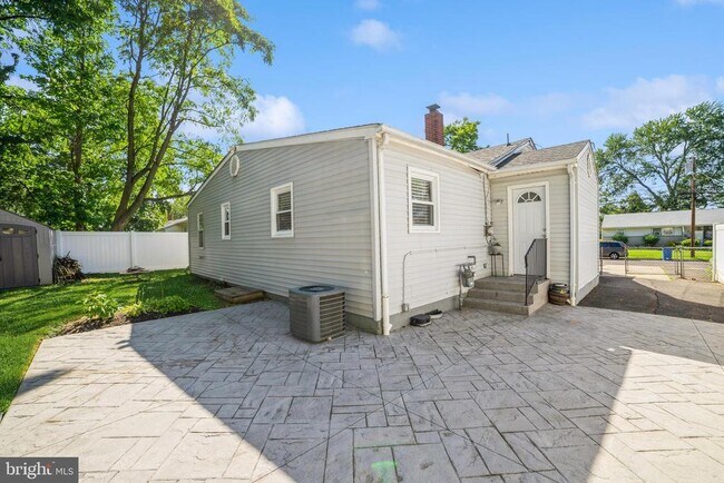 Building Photo - 607 Franklin Ave