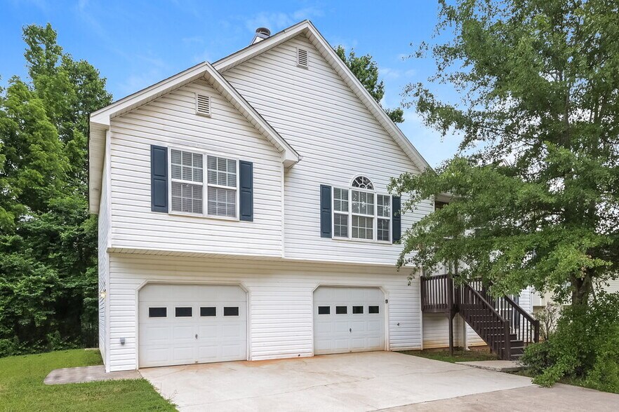 Building Photo - 577 Paradise Cir