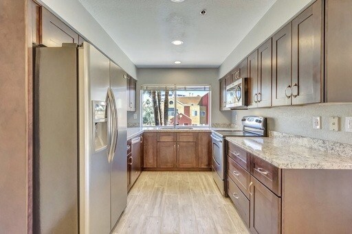 kitchen - 154 W 5th St