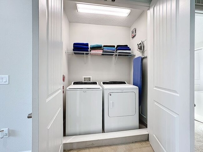 Building Photo - 8 Bedrooms 7 baths on a resort community