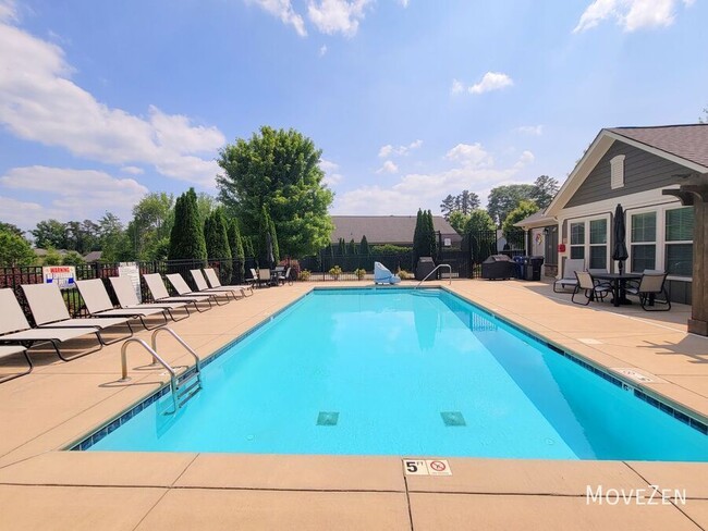 Building Photo - 8011 Parknoll Dr