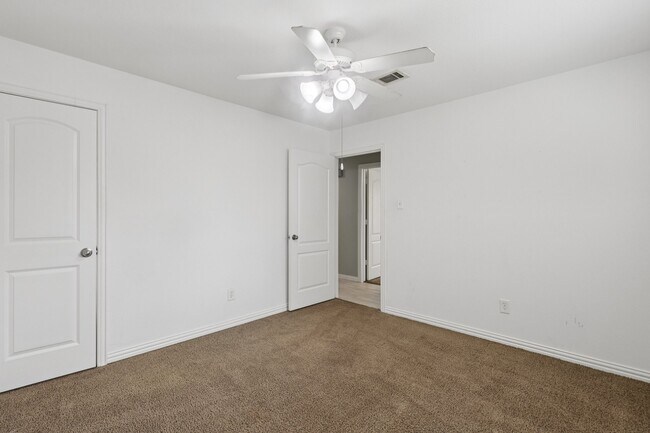 Building Photo - 3919 Galway Ln