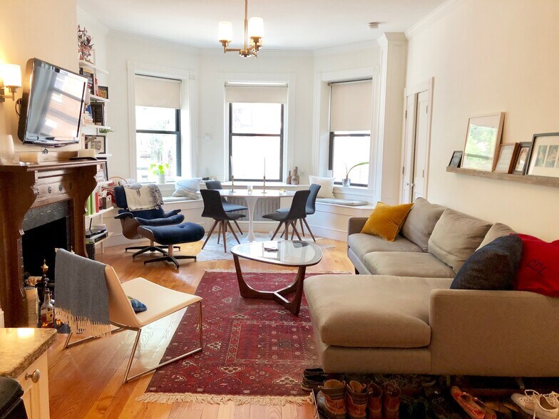 Primary Photo - 247 Newbury St
