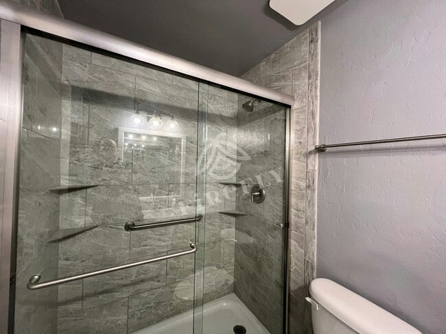 Building Photo - 410 S El Cajon Cir