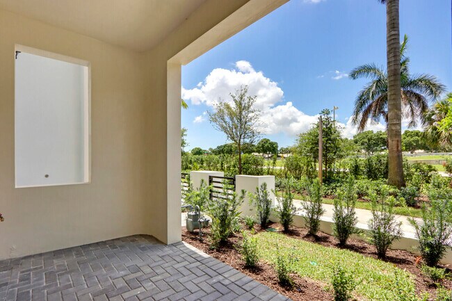 Building Photo - 12556 Gross Pointe Dr