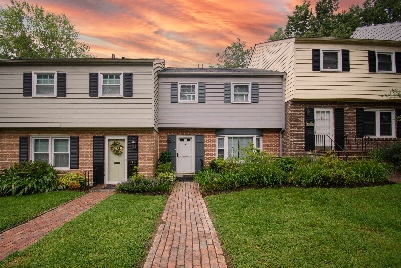 Building Photo - 118 Camelot Ct