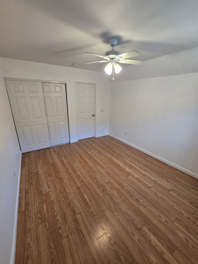 Building Photo - Spacious 1BR Mission Valley Condo - A/C - Private Balcony - 2 Parking Spaces