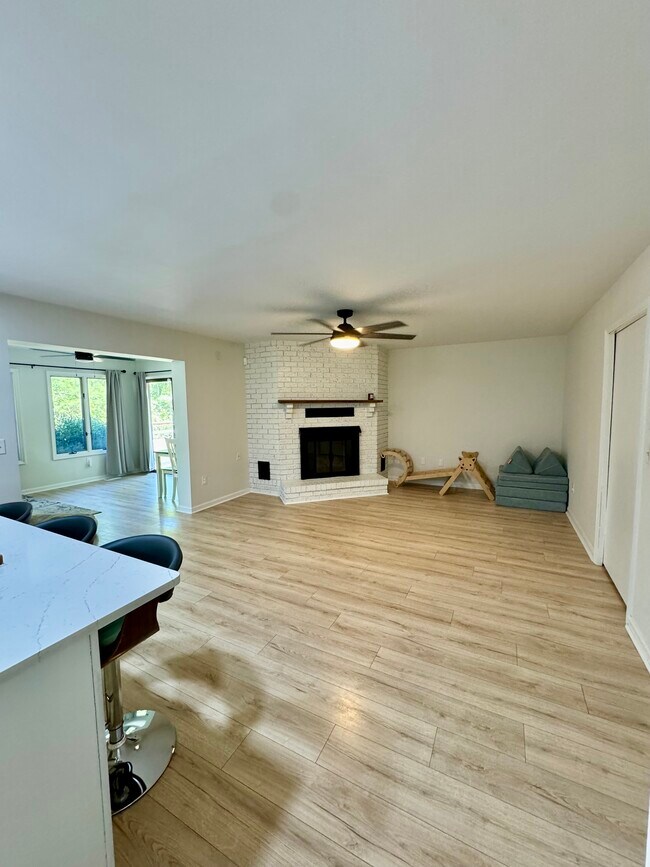 Building Photo - 303 Long Leaf Dr